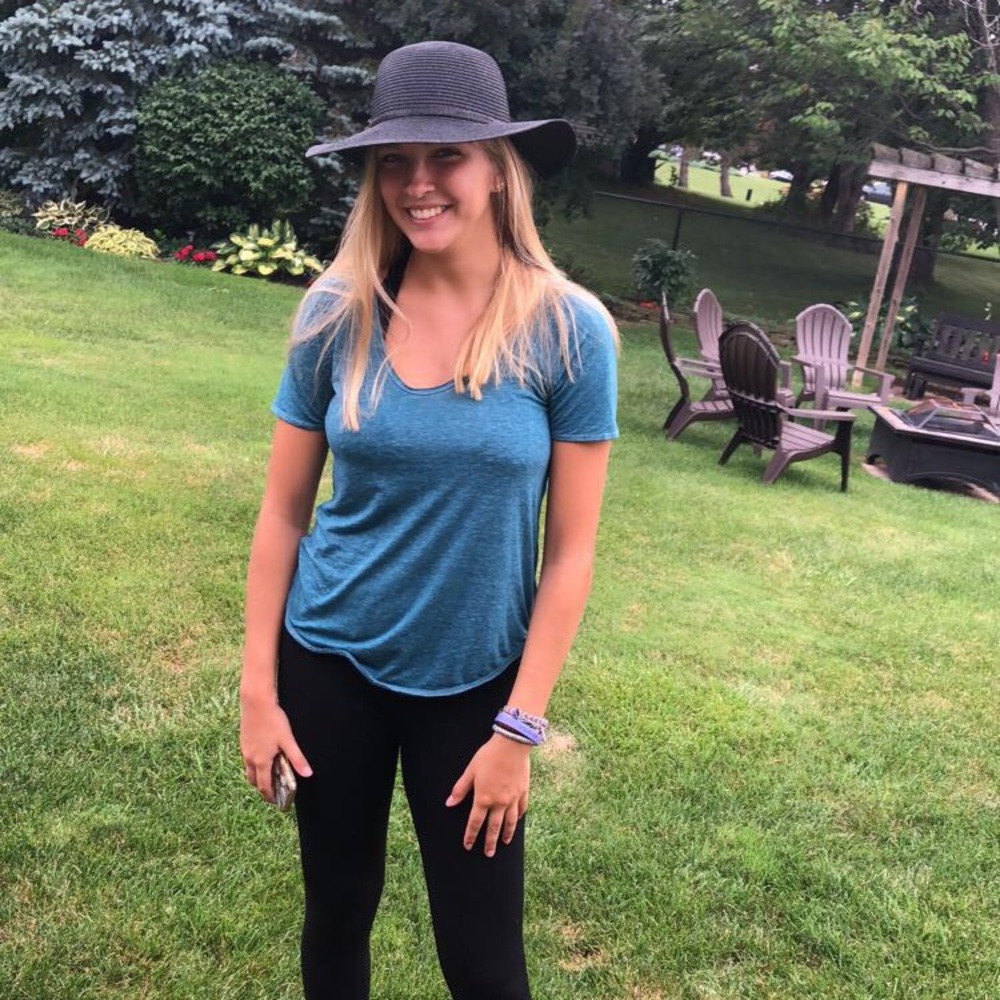 turquoise t-shirt